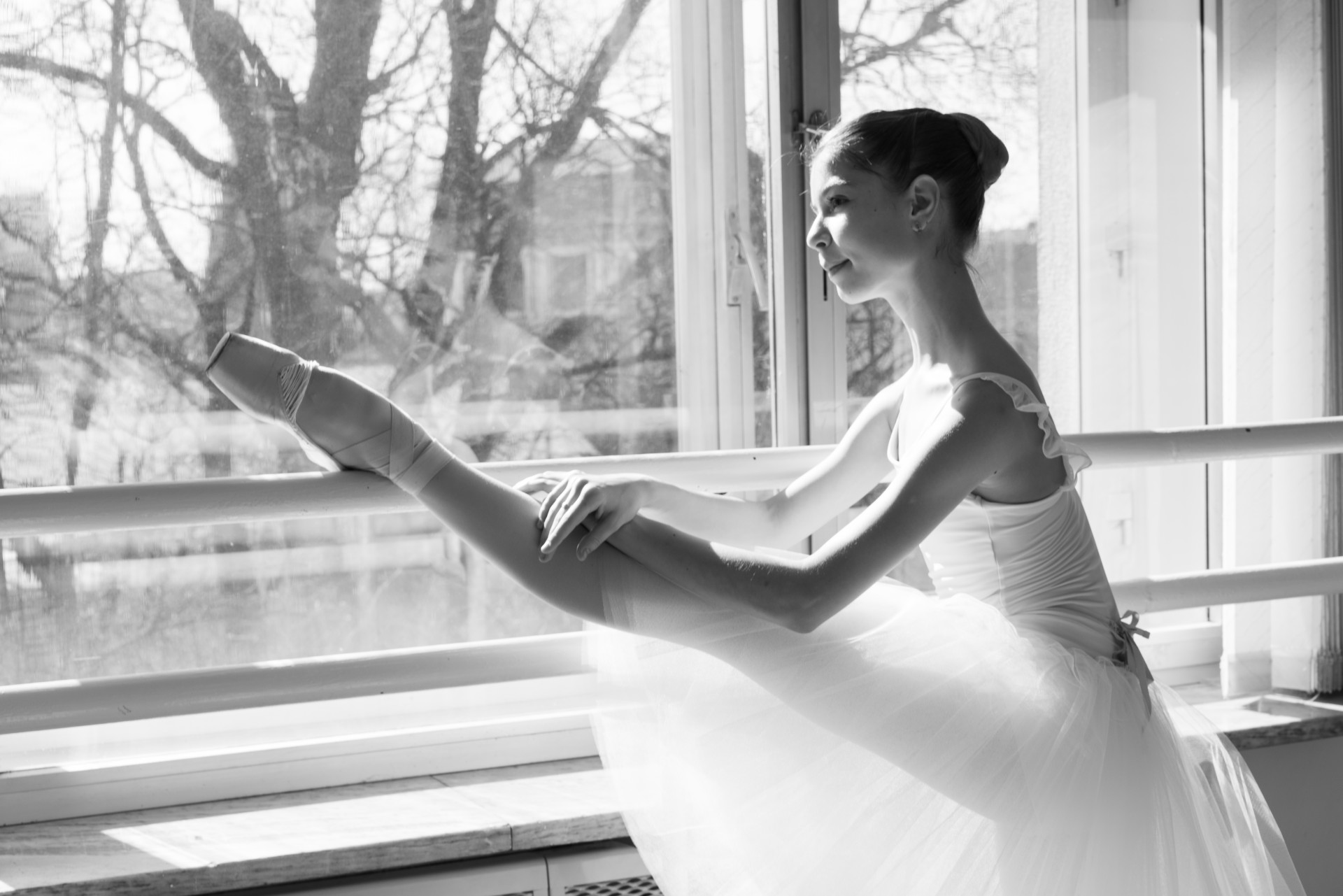 В белом платье так недолго танцевать мне. В белом платье мне так недолго танцевать. Anastasia Ballet Guardian.